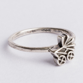 925 zilveren ring zilver Charmins c.a.26x 7mm ; Ø17mm 