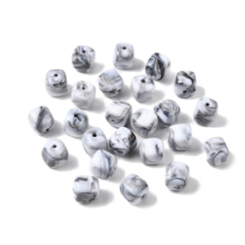 10 x Acryl kralen cube two tone opaque 17 x 15,5 x 15,5 mm – gat 3 mm – black & white