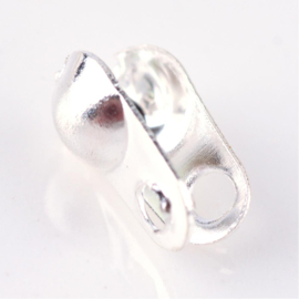 10 x Gesloten metalen kalotjes zilverkleur  8 x 6 x 4 gat 2mm. Ø 4,2mm