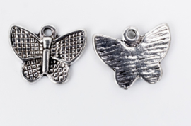 10x Tibetaans zilveren bedel van een vlinder 13 mm x 16,4 mm