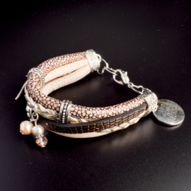 Prachtige armband, verstelbaar met metalen elementen bedel live your dream