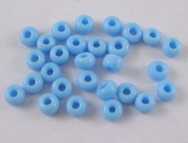 20 gram Glaskralen rocailles  8/0 3mm licht blauw opaque