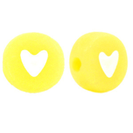 20 x Letterkralen van acryl  7 x 3,5mm gat: 2mm geel met wit hartje ♥