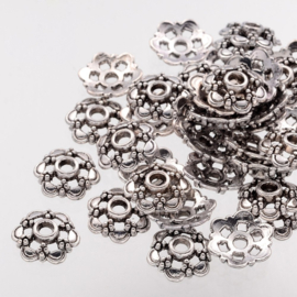 10 x Metalen kralenkapjes, antiek zilverkleur, bloem afm. 13,5mm gat: 2mm (Nikkelvrij)