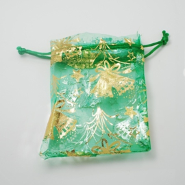 c.a. 100 organza zakjes 10 x 12cm kerst groen met goud opdruk