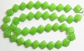 10 x vierkante kralen van melkglas 10 x 10 x 5mm Licht groen gat: 1,15mm