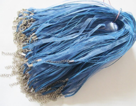 Koord van organza lint en waxkoord licht blauw c.a. 50cm