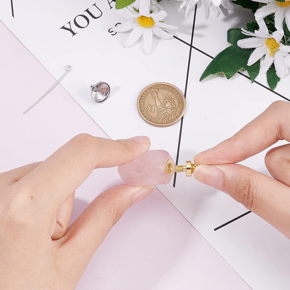 Gedenk hanger mini urn van edelsteen Rose Quartz goudkleur met trechter