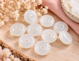 10 x Discvormige glaskralen 9 x 4 mm – gat 1 mm – wit melkglas
