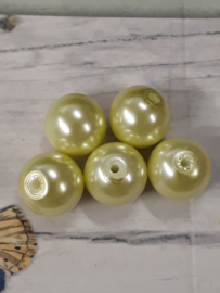 20 x mooie glasparel lime  12mm gat:1mm