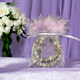 1 x Luxe organza cadeau-zakje lavender licht roze met veertjes 8 x 10cm