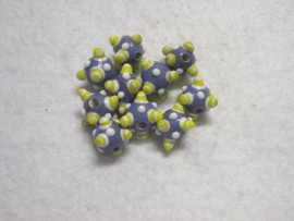 5 x blauwe glaskraal van 10 mm met geel/witte dots  gat: 2 mm
