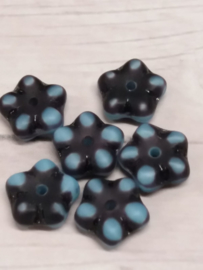 20 Stuks zwarte glaskralen in de vorm van een bloem met blauwe uiteinden 6mm gat 2mm
