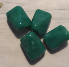 10 x Prachtige donkergroene glaskraal (gedraaid) 13 x 9 mm gat: 2 mm