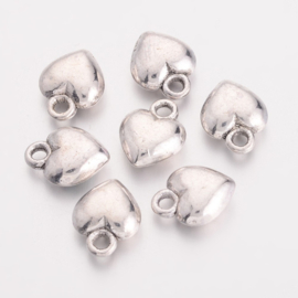 10 x antiek zilveren hartjes 9 x 1,5 x 4,5mm oogje: 1,5mm (Nikkelvrij)