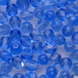 15 x  Ronde Tsjechische kralen facet kristal 6mm kleur:  blauw Gat c.a.: 1mm
