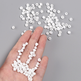 20 gram rocailles Seed Beads 6/0  4mm gat: 1,5mm Opaque Wit mat