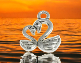 2 x Metalen bedel van een zwaan, antiek zilverkleur, afm. 13 x 15,5 x 4 mm, oogje: 2mm
