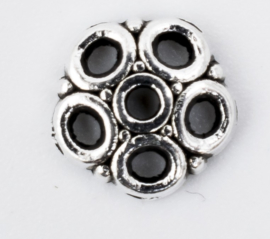 10 x Verzilverde kralenkapjes   8 mm