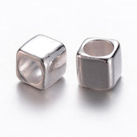 10 stuks DQ Tibetaans zilveren kralen vierkante 6mm gat: 4mm zilverkleur nikkelvrij