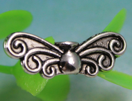 10 x  tibetaans zilveren vlinder vleugel 6 x 22 x 4mm oogje: 1mm