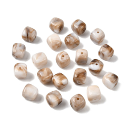 10 x Acryl kralen cube two tone opaque 17 x 15,5 x 15,5 mm – gat 3 mm – white beige