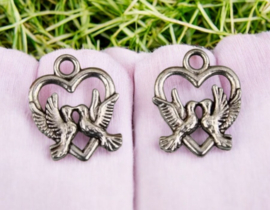 2 x Metalen bedeltje van tortelduifjes, antiek zilverkleur, afm. 18,5 x 15 x 2mm oogje 2mm