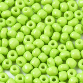 20 gram Glaskralen Rocailles 6/0 (4mm) Green Yellow