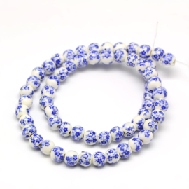 5 x Keramiek kralen Delftsblauw met bloem – rond 6 mm – gat 2 mm