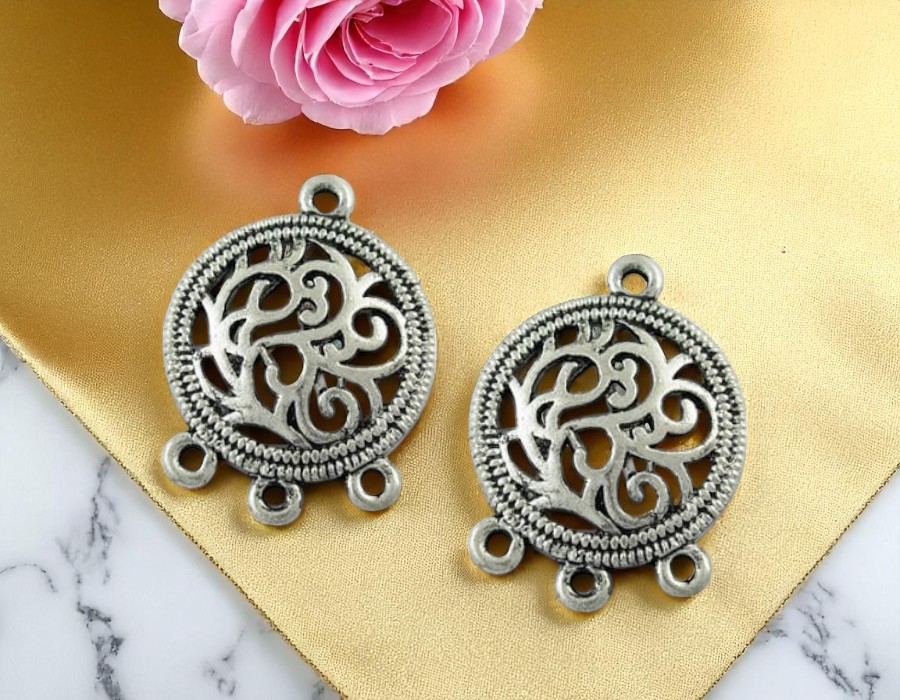 2 x Metalen oorbellen ornamenten / kroonluchter ornamenten – antiek zilverkleur – ca. 26 x 20 mm