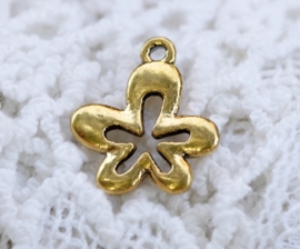 10 x metalen bedeltje van een bloem 17 x 15 x 2mm gat: 1,5mm goud kleur