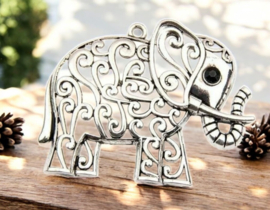 Grote metalen hanger olifant, antiek zilverkleur (zonder 3mm puntsteen) 49 x64mm oogje: 3mm