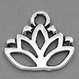 4 x  tibetaans zilveren  bedel lotus bloem 17 x 1mm gat: 3mm