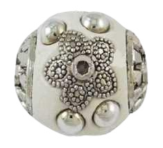 Bohemian kraal of Kashmiri kraal wit met zilverkleurige versiering, 17 mm, gat 1,2 mm