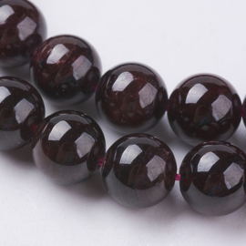 10  x  Edelsteen kraal van Garnet 8mm gat c.a. 0,5mm