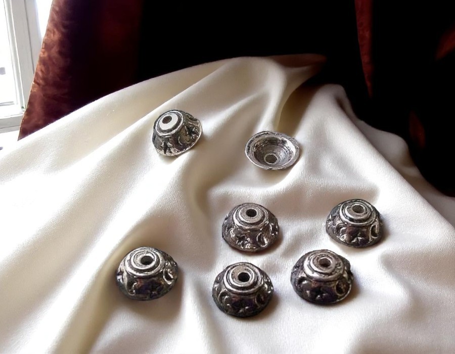 10 x Metalen kralenkapjes – antiek zilverkleur – ca. 8 x 4 mm – gat ca. 1 mm