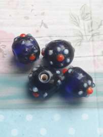 10 x Blauwe handgemaakte glaskraal met dots