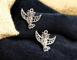 1 x Metalen Bali style holle hanger bedel van een uil 25 x 26 x 6mm oogje 2mm