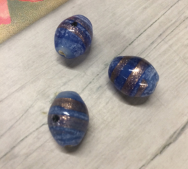 10x glaskraal ovaal india blauw met gouden streepjes 15x11mm gat 1 mm