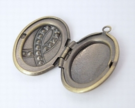 1 x Wensdoosje medaillon of prayerbox 17 x 23,5 x 6mm oogje: 2mm ribbon teken op het doosje
