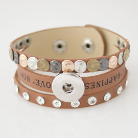 armband lichtbruin met studs 22 cm