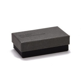 6 x Luxe cadeaudoosjes voor ringen, kettingen en armbandjes 80 x 50 x 27 mm – grijs-zwart met tekst (pakketpost)