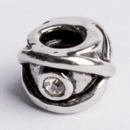 Be Charmed kraal zilver met een rhodium laag (nikkelvrij) c.a.9x 7mm groot gat: 4mm