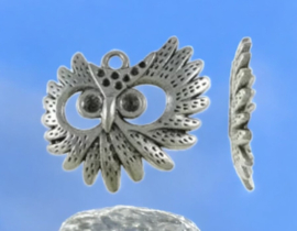 6  x Metalen bedeltje van een uil, antiek zilverkleur afm. 29,5 x 25 x 2mm, oogje 2,5mm