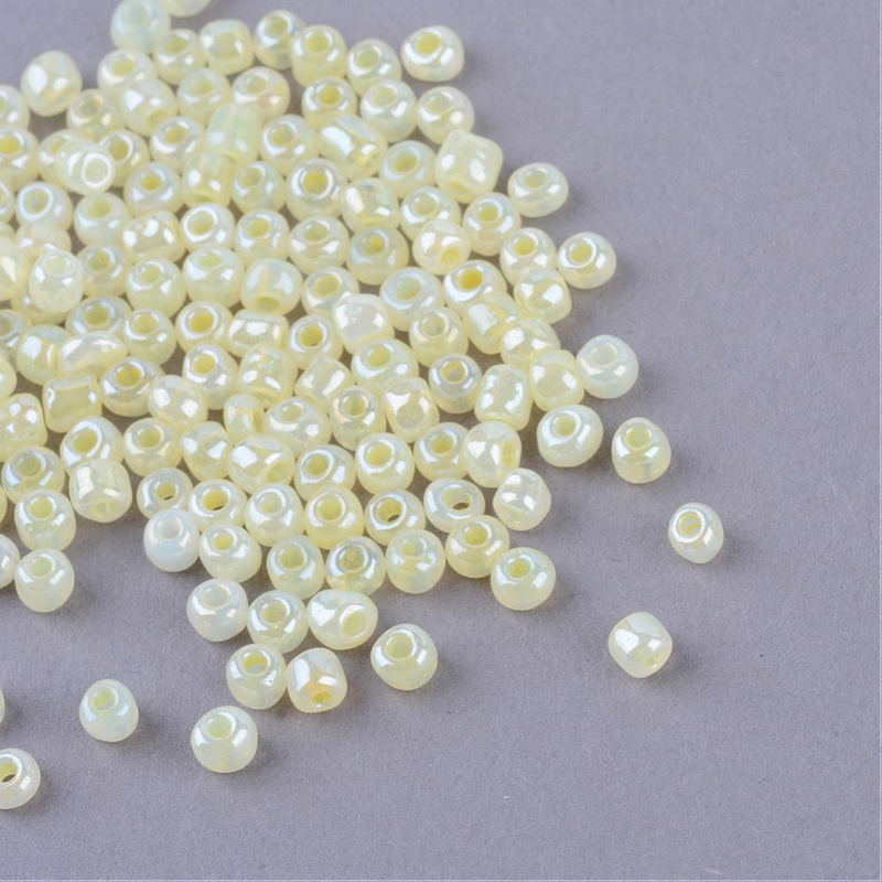 20 gram Seed Beads rocailles  8/0  2.0~3.0mm, gat: 0,8mm Ceylon Light Golden Rot Yellow