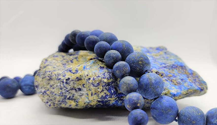 Edelsteen kralen van matte lapis Lazuli