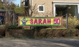 Straat banner Sarah