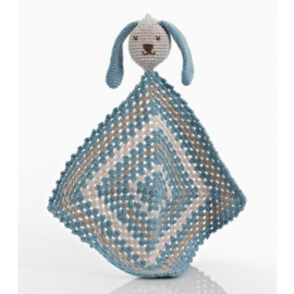 Pebble knuffeldoek konijn blauw fair trade gehaakt