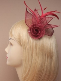 Donker Rode Sinamay Fascinator