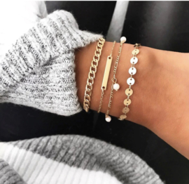 Setje van 4 Goudkleurige Armbandjes
